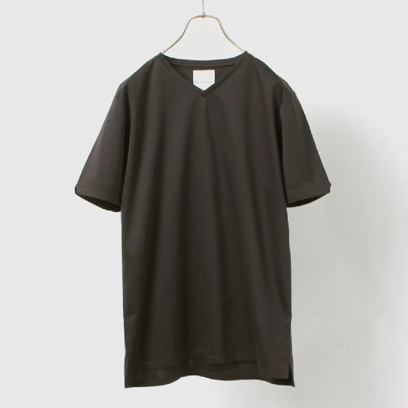 Blowout Sale 在东京日本 /东京制造的礼服T恤V领
